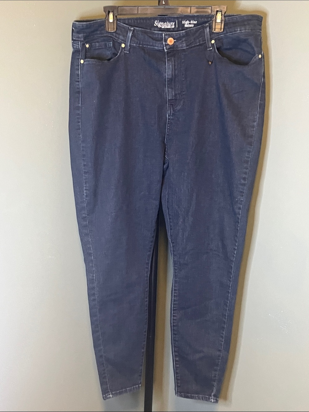 Signature Dark Blue High-Rise Women’s Jeans